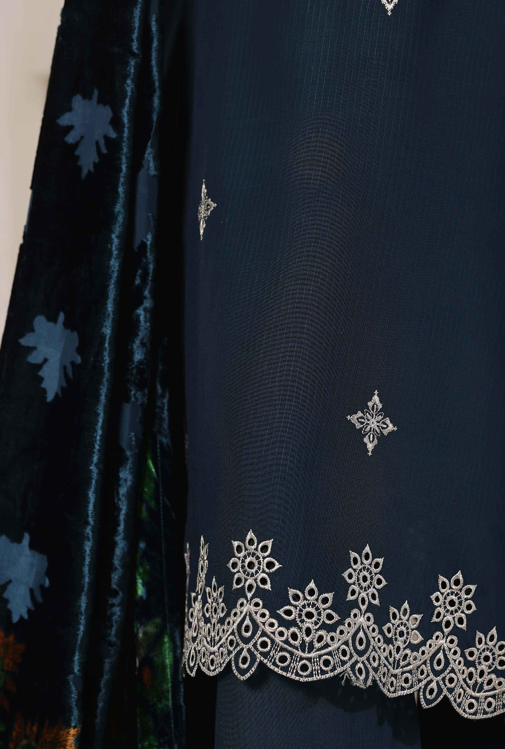 Sadabahar Stitched Embroidery Viscous 3Piece With Palachi Shwal Collection 2025 LEVP -04