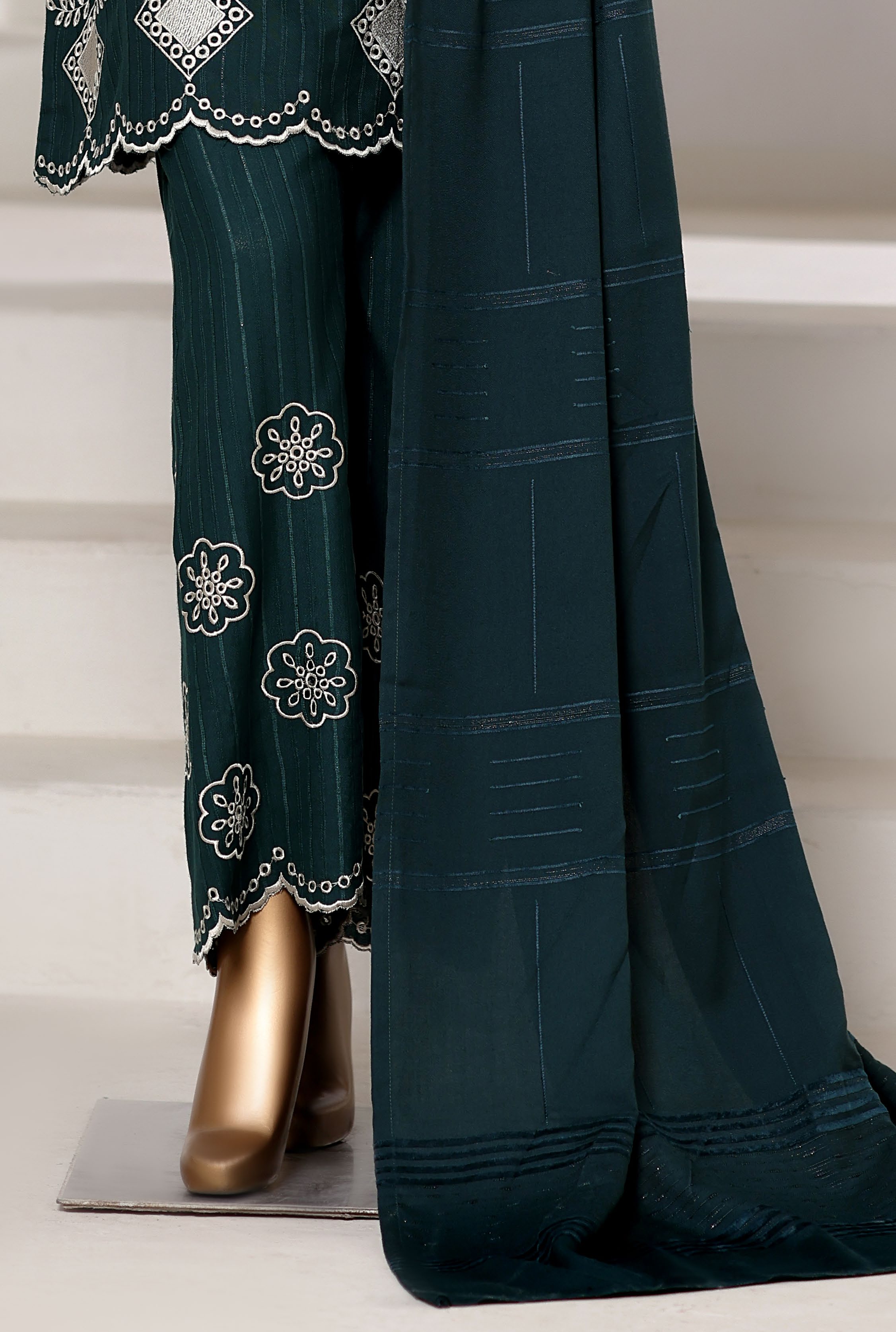 Sadabahar Stitched Vybe Winter Embroidery Dhanak 3Piece With Dhanak Shwal Collection 2025 SDES -05