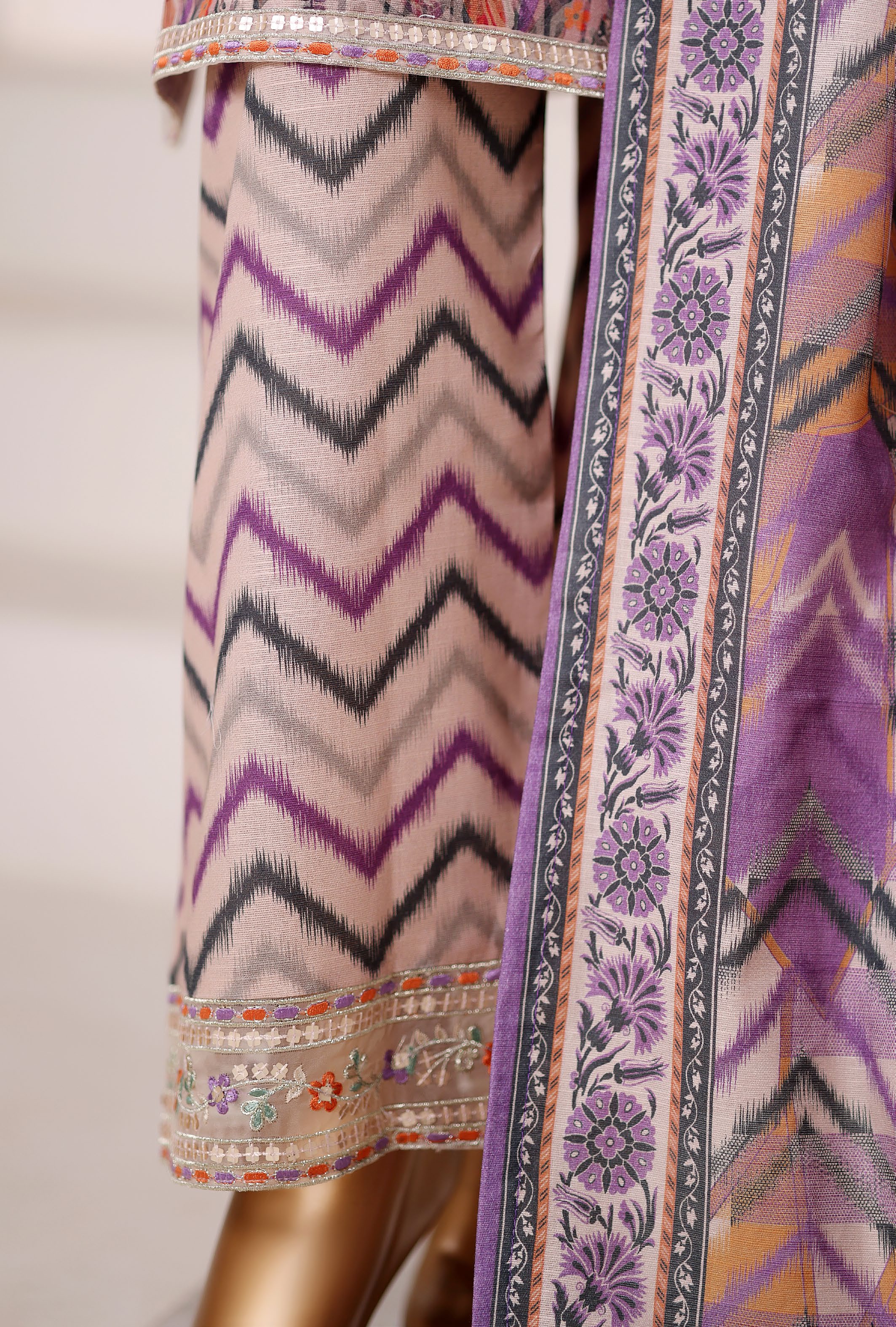 Sadabahar Malika Khaddar Short Length 3Piece Stitched Vol-02 Collection 2025. D-51 Foun