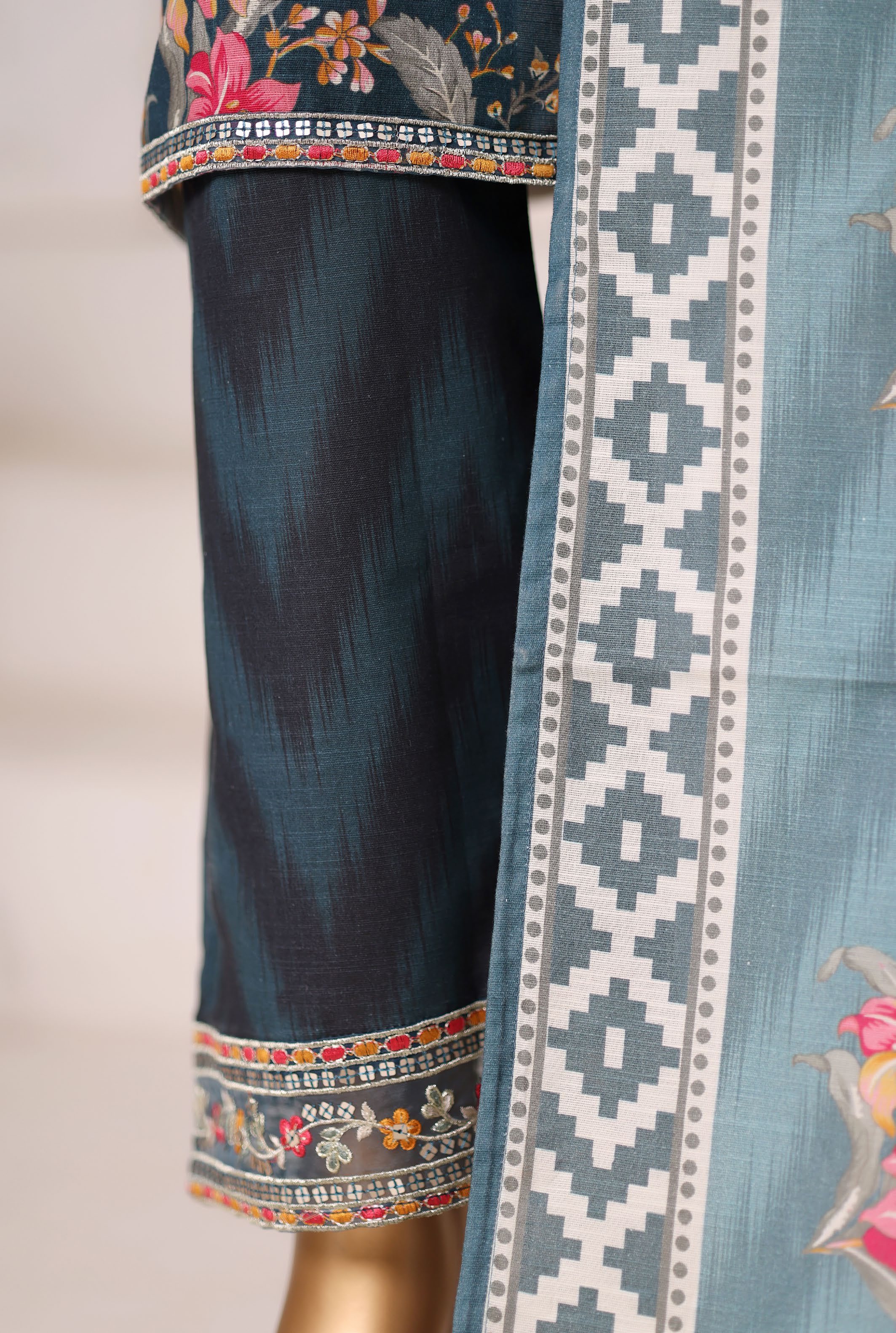 Sadabahar Malika Khaddar Short Length 3Piece Stitched Vol-02 Collection 2025. D-53 C-Green