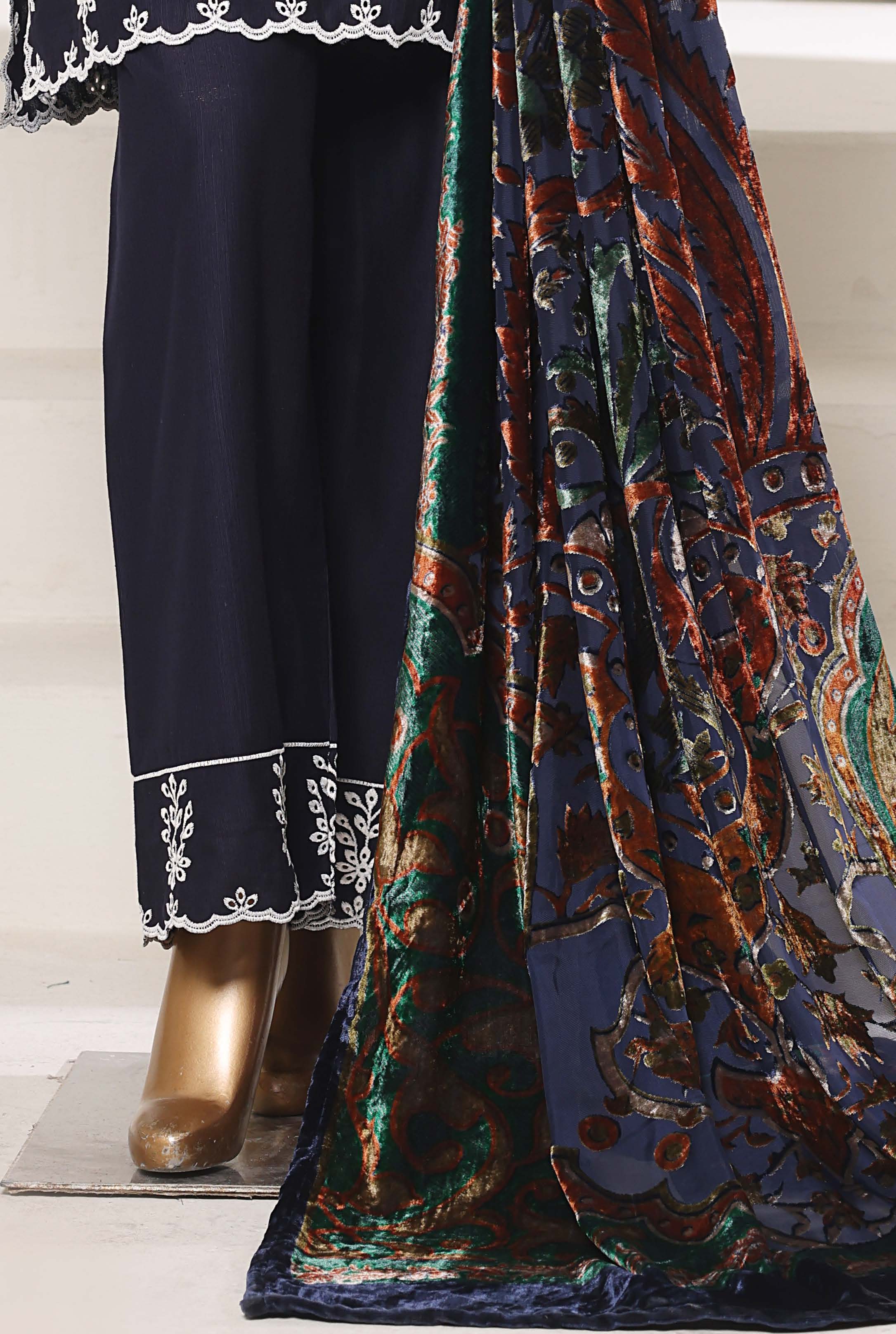 Sadabahar Stitched Embroidery Khaddar 3Piece With Palachi Shwal Collection 2025 LEKP -04