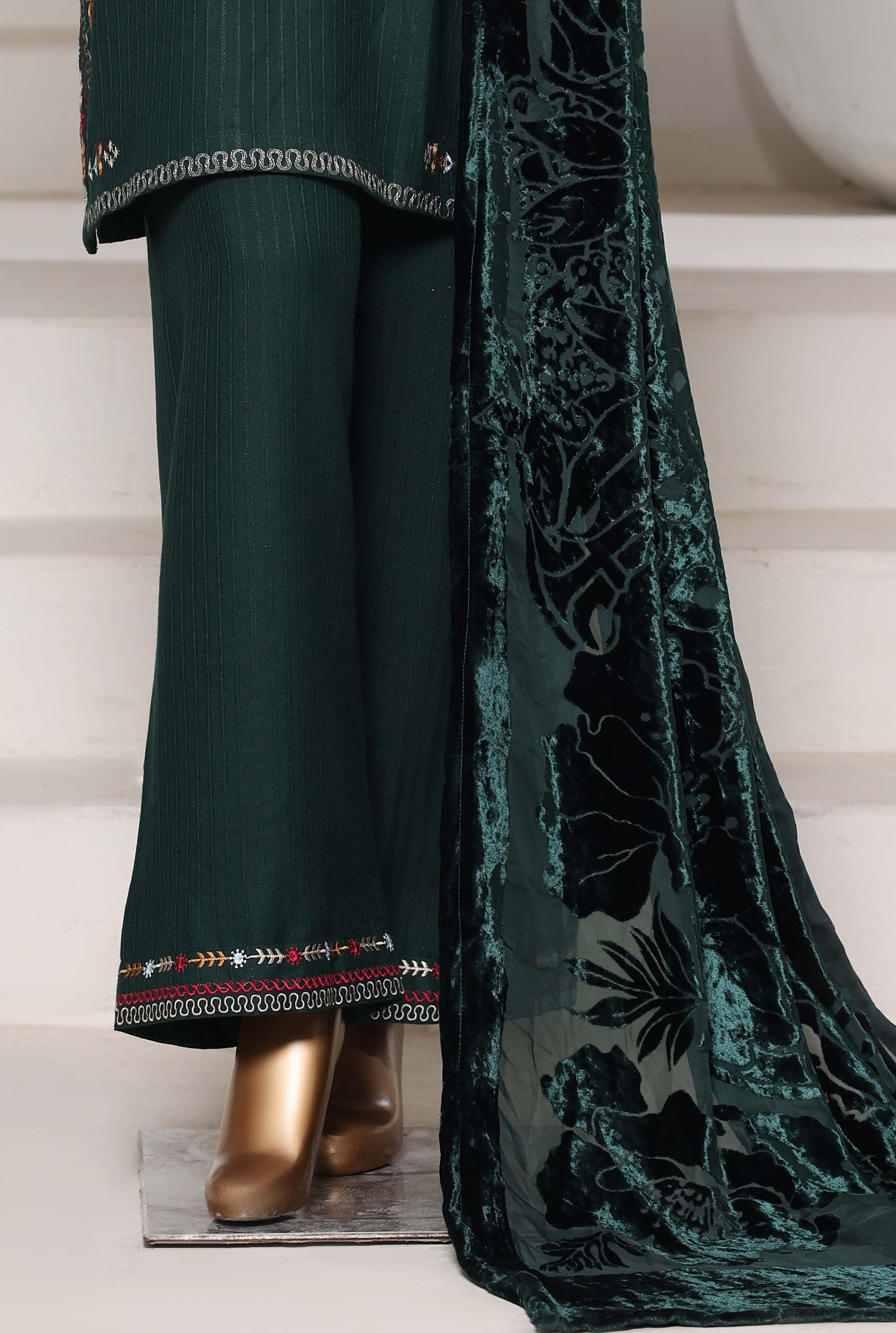 Sadabahar Stitched Winter Embroidery Dhanak 3Piece With Palachi Shwal Collection 2025 SDPL -05