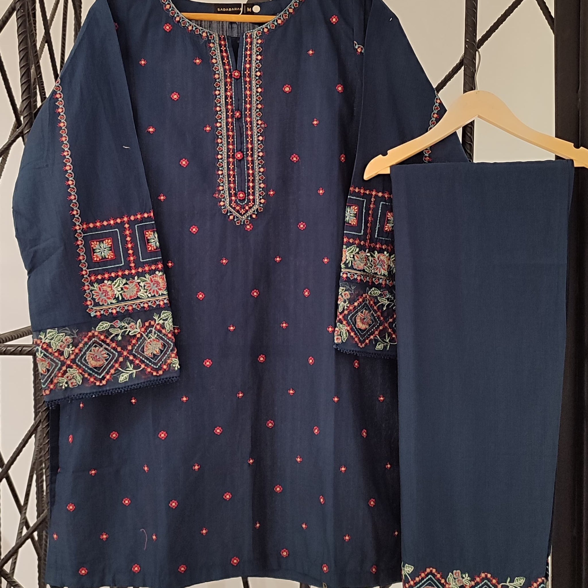 SADABAHAR Vybe Embroidered set 2PlECE STITCHED COLLECTION 2025 D-302 Blue