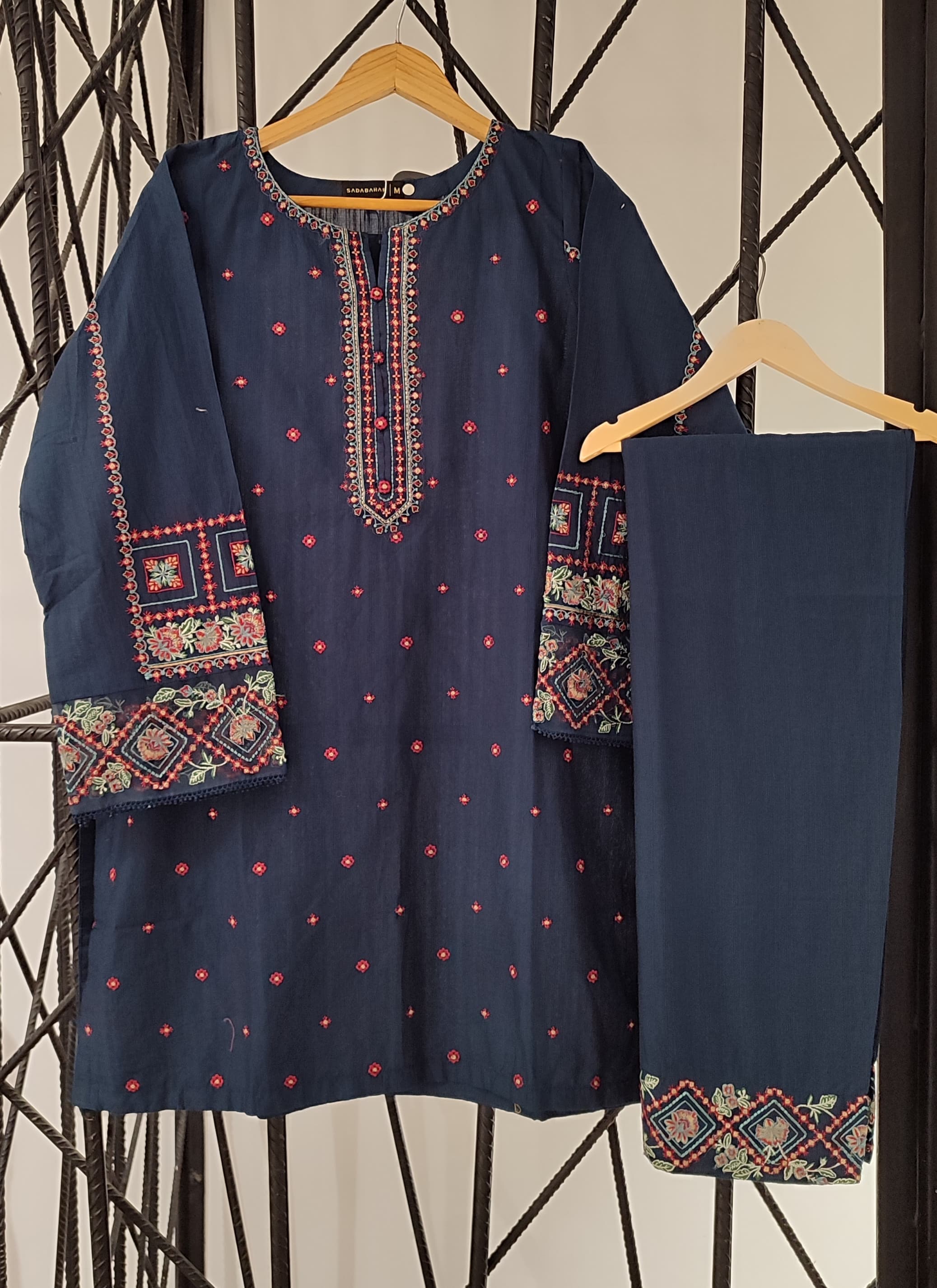 SADABAHAR Vybe Embroidered set 2PlECE STITCHED COLLECTION 2025 D-302 Blue
