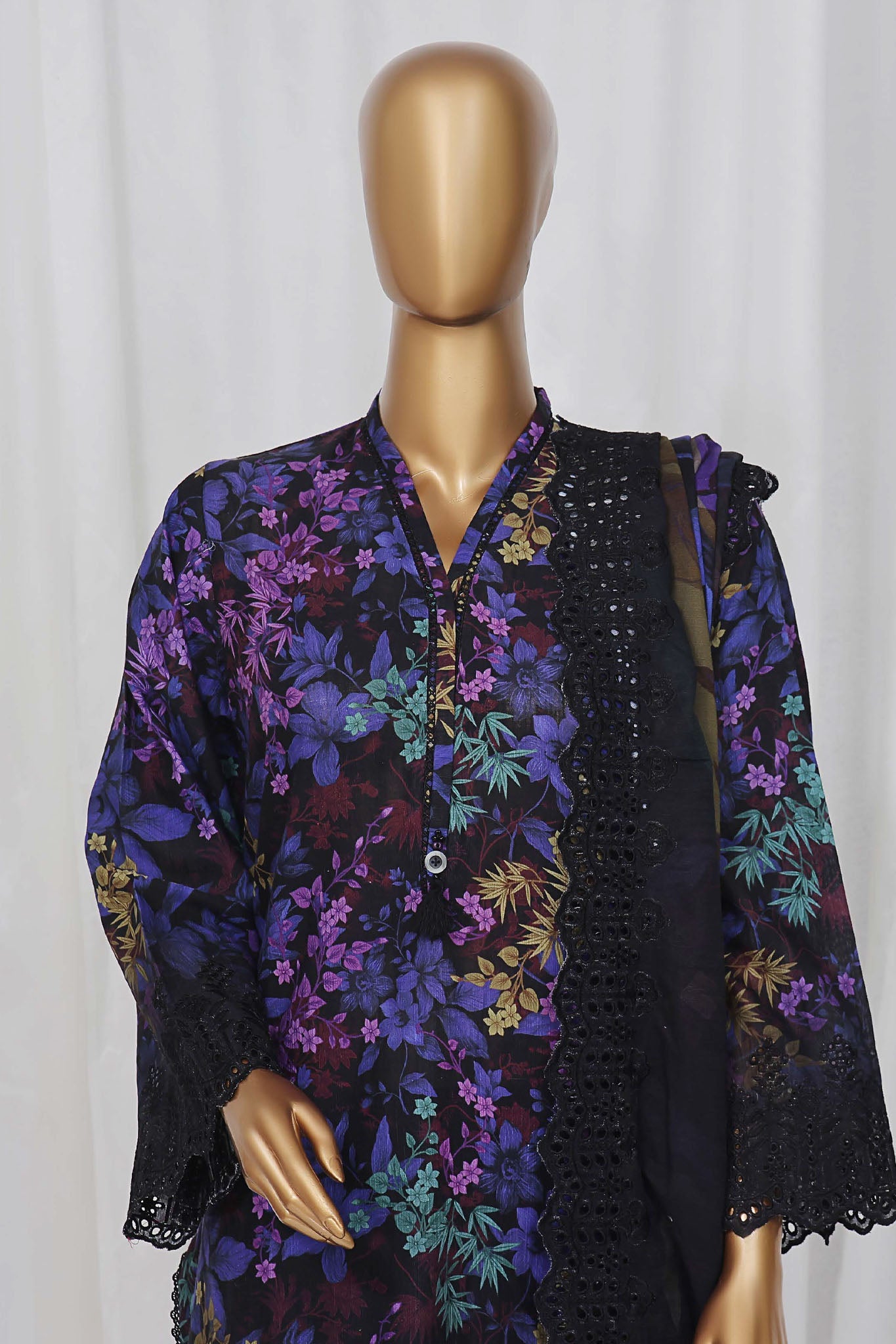 SADABAHAR RTW FUSION LASER CHICKENKARI EMBROIDERED KHADDAR 3PIECE COLLECTION 2026 SFKE -17