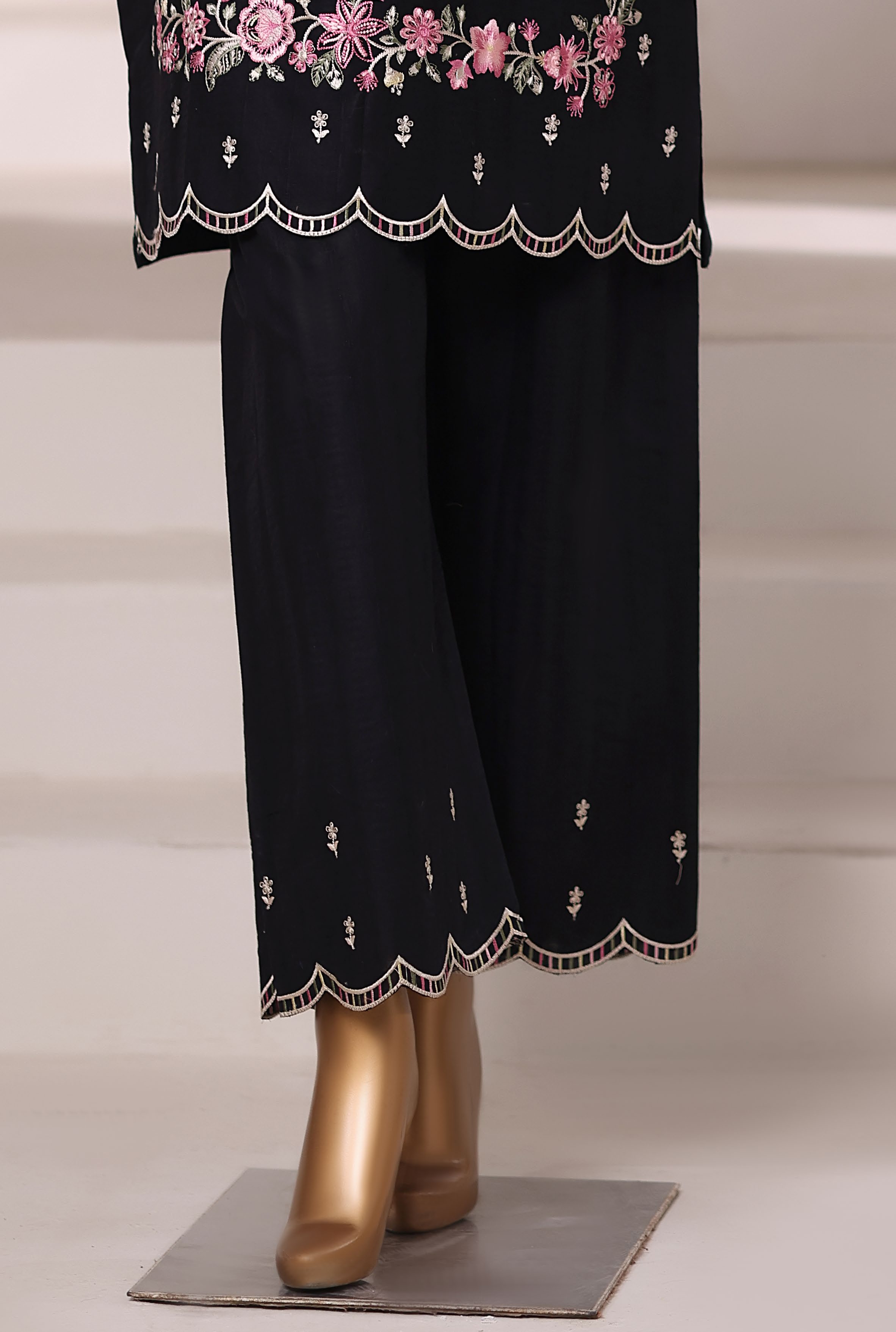 SADABAHAR Vybe Embroidered Set 2PlECE STITCHED COLLECTION 2025 D-401 Black