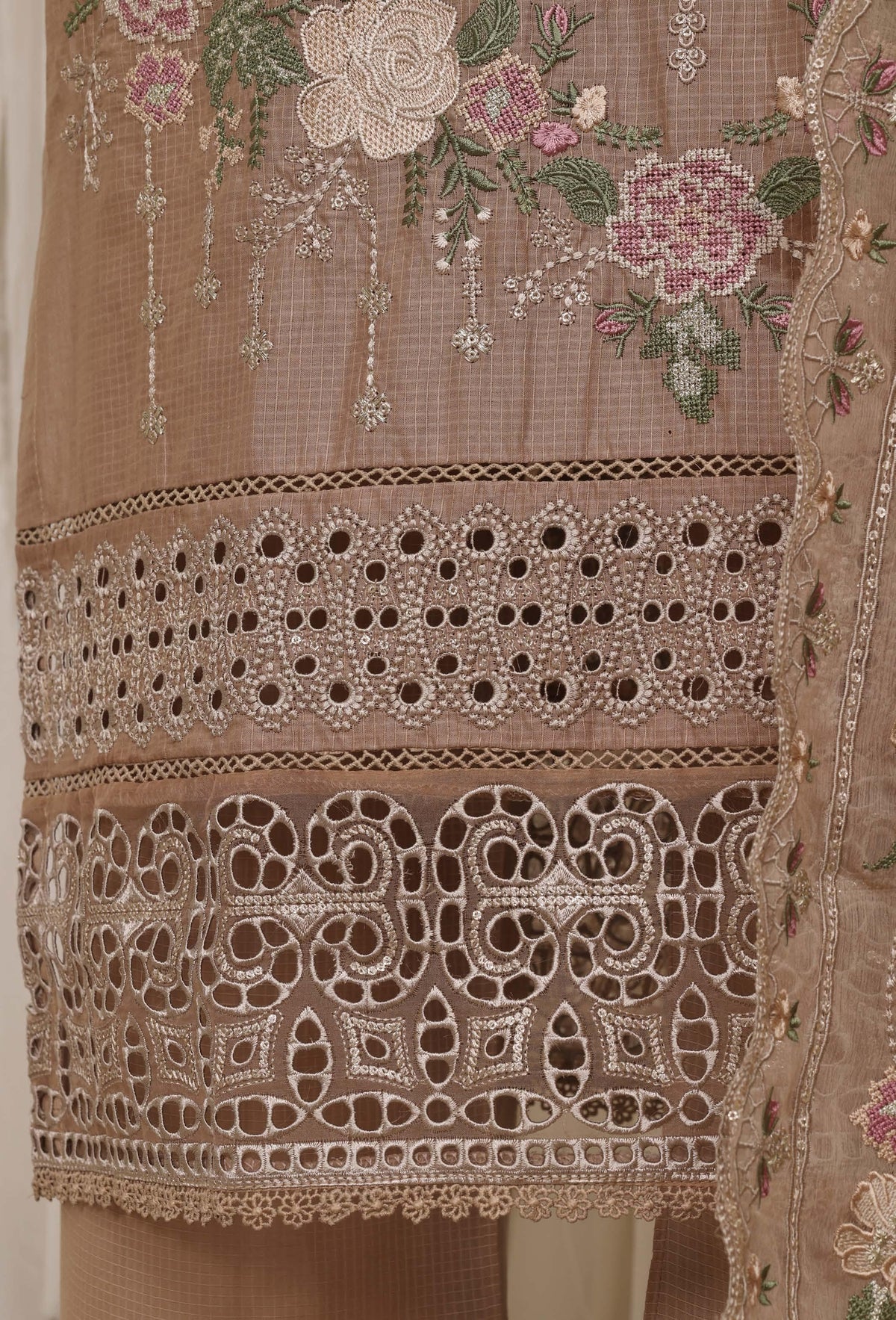 Sadabahar Luxury Slub Lawn Embroidery Stitched Vol-08 Collection 2026. LEL-1001