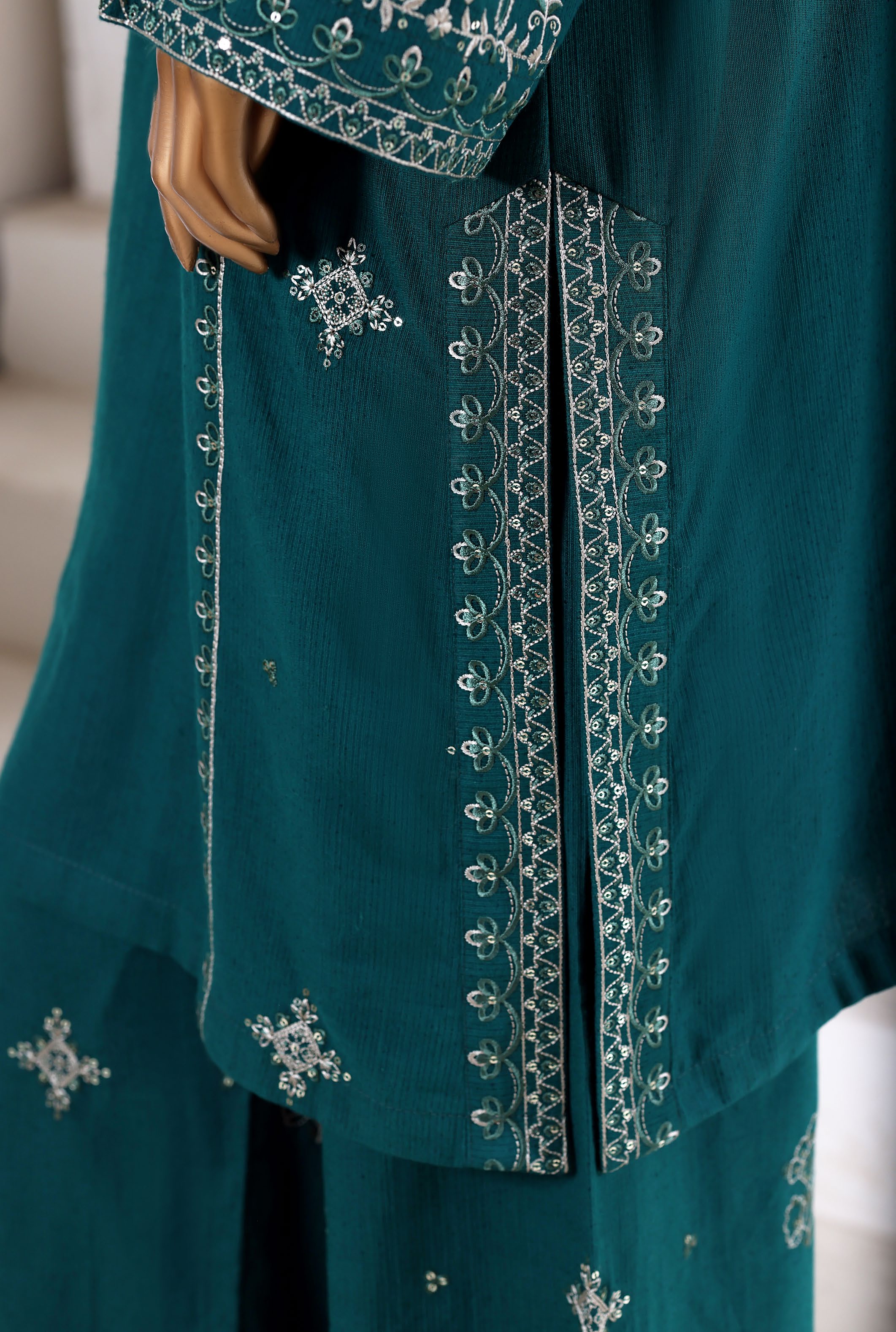 SADABAHAR Vybe Khaddar Embroidered Set 2PlECE STITCHED Vol-04 COLLECTION 2025 D-308 C-Green