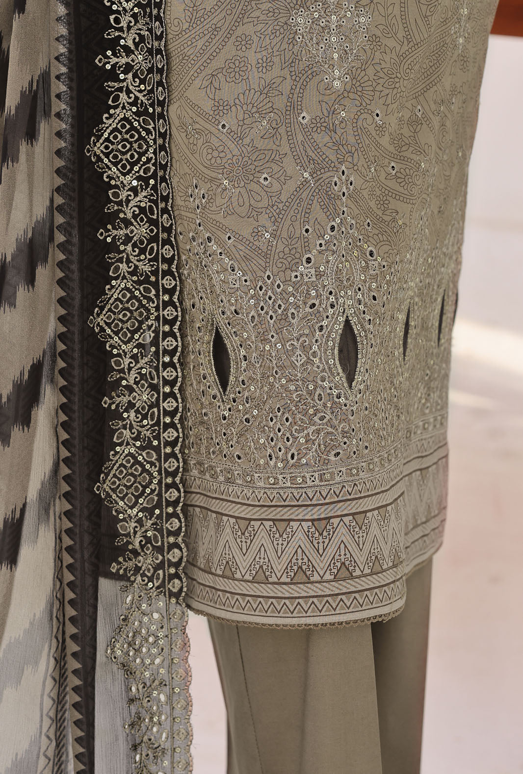 Premium Venice By HZ Textiles Embroidered With Chiffon Embroidery Dupatta Lawn Suit Unstitched 3 Piece Collection 2026 D#-06